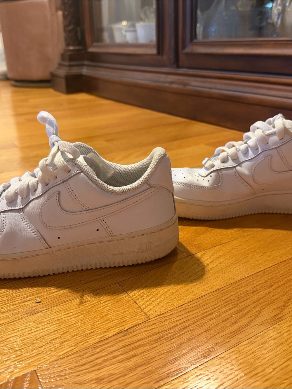 Nike White Low-Top Sneakers - Picture 4 of 6
